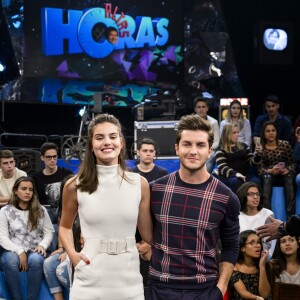Camila Queiroz e Klebber Toledo estão juntos há dois anos