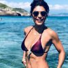Juliana Paes exibiu barriga definida ao curtir praia em Ibiza