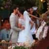 Camila Queiroz e Klebber Toledo se casam em cerimônia em hotel de Jericoacoara