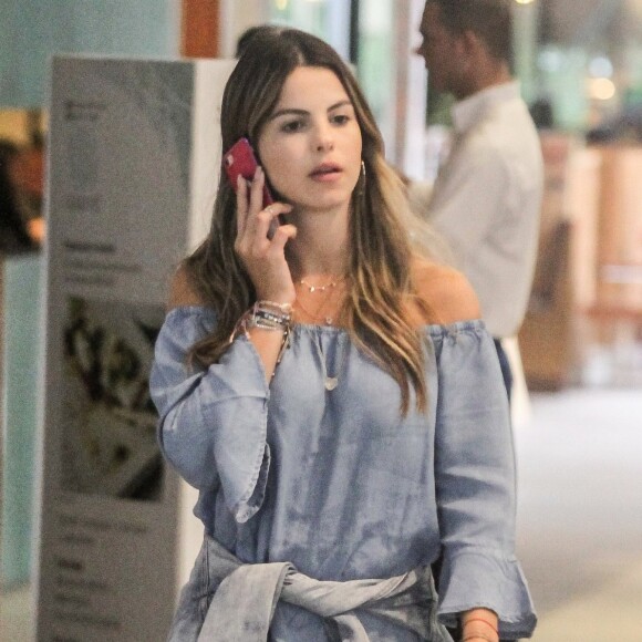 Sthefany Brito completou look com tênis Adidas SuperStar, de R$ 379