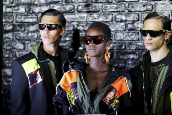 Futurismo de volta à moda: os óculos da Dsquared e o visual "espacial" do último desfile da marca