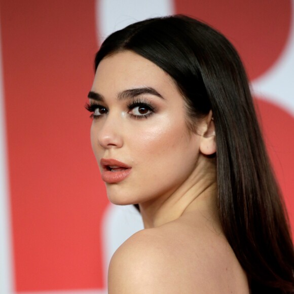 Dua Lipa tem ganhado visibilidade no cenário internacional, tal como Anitta