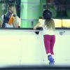 Susana Werner levou os filhos para andar de patins no gelo na tarde desta quarta-feira, 6 de agosto de 2014