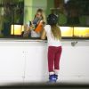 Susana Werner levou os filhos para andar de patins no gelo na tarde desta quarta-feira, 6 de agosto de 2014