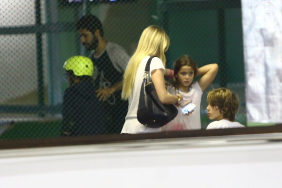 Susana Werner levou os filhos para andar de patins no gelo na tarde desta quarta-feira, 6 de agosto de 2014