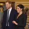 Meghan Markle usa vestido-blazer em musical com Príncipe Harry nesta quarta-feira, dia 29 de agosto de 2018