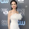 Os amigos de Angelina Jolie contaram que ela não se alimenta bem desde o início da disputa judicial pelos filhos