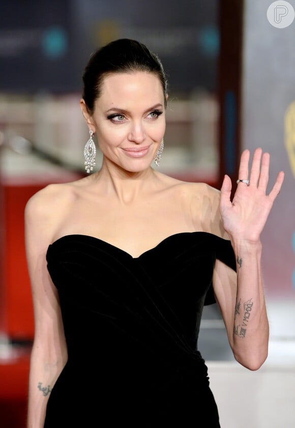 Angelina Jolie está pensando 35 kg em meio a disputa judicial com o ex-marido, Brad Pitt, pela custódia dos filhos