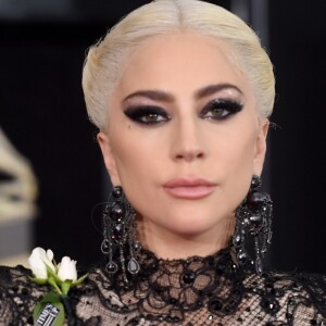 Lady Gaga recebeu elogios dos internautas por exibir foto sem retoques no Instagram