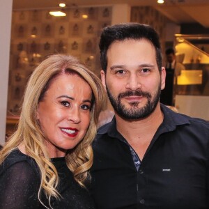 Zilu Camargo e Marco Ruggiero prestigiaram o lançamento da loja Sylvia Desing, no Brooklin, em São Paulo, na noite desta quinta-feira, 30 de agosto de 2018