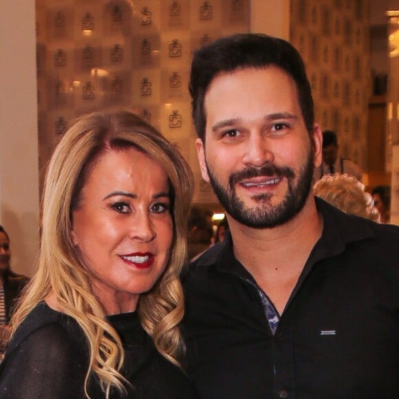 'Nos conhecemos em novembro do ano passado, por meio de amigos em comum. Trocamos contato e começamos a conversar, mas foi só em janeiro deste ano que tivemos oficialmente o nosso primeiro encontro', disse Zilu