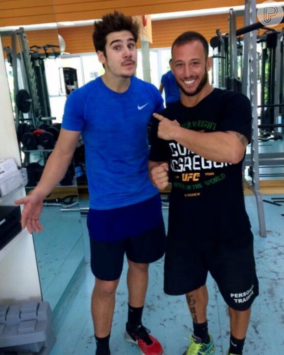 Nicolas Prattes tem aulas de boxe com o personal Rafael Gagliano