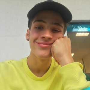 Famosas como Mel Maia, Klara Castanho, Maísa Silva, Sabrina Sato e outras comemoraram o anuncio do namoro de João Guilherme Ávila com Jade Picon