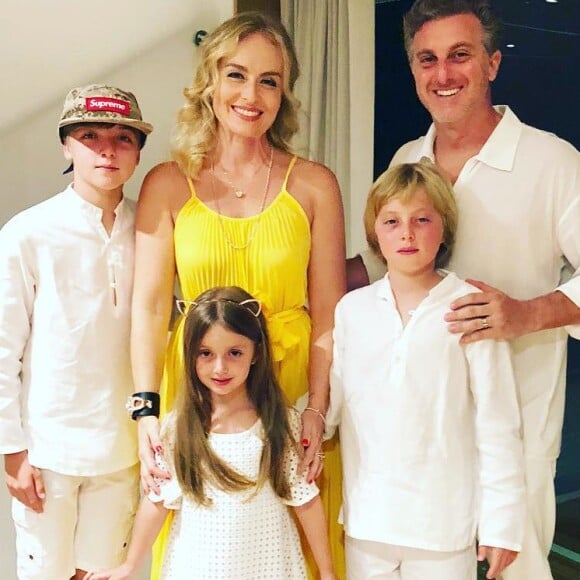 Angélica e Luciano Huck são pais de Joaquim, Benício e Eva