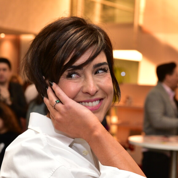 Além de mudar a cor, Fernanda Paes Leme também alterou o tamanho do cabelo e surgiu com um corte chanel