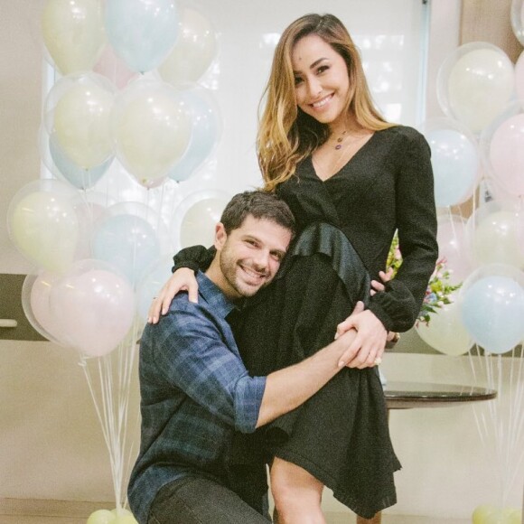 Sabrina Sato e Duda Nagle adiaram os planos de casamento pela filha