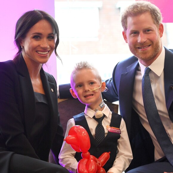 Meghan Markle e príncipe Harry posaram com vencedores do WellChild Awards, em Londres, nesta terça-feira, 4 de setembro de 2018