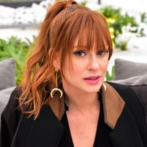 Marina Ruy Barbosa aceitou tingir o cabelo de preto ao cair em uma pegadinha do autor Aguinaldo Silva