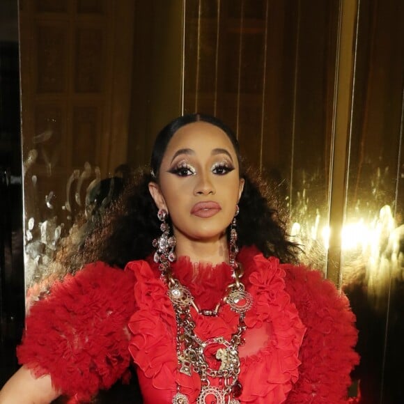 Cardi B foi tirar satisfação com Nicki Minaj durante o evento da revista 'Harper's Bazaar'