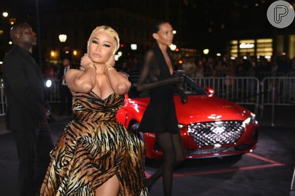 Nicki Minaj precisou ter ajuda de seus seguranças diante da situação com Cardi B