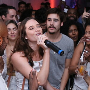 Juliana Paiva canta em festa de aniversário de 36 anos do ator Rafael Zulu, realizada no Beach Club, na Barra da Tijuca, zona oeste do Rio de Janeiro, neste domingo, 9 de setembro de 2018