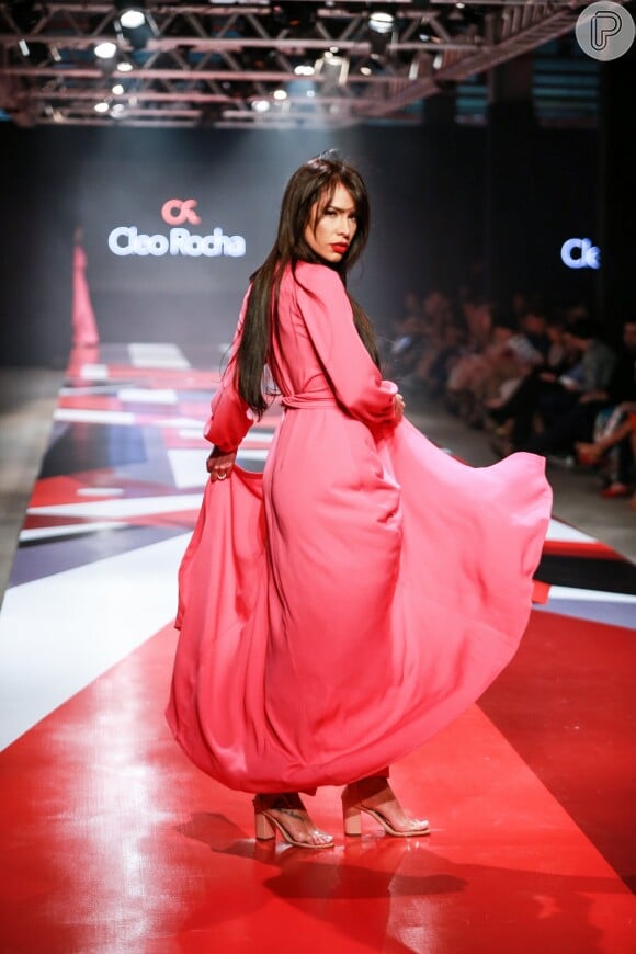 Adriana Sant'Anna desfilou no Mega Moda Fashion, em Goiânia