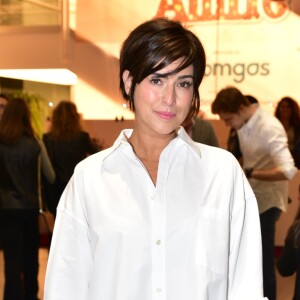 Fernanda Paes Leme compartilhou fotos em que aparece com Chay Duede e mais amigos em seu Instagram