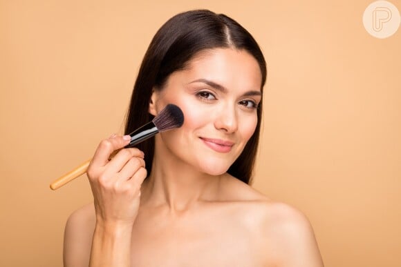 O blush é o item de maquiagem que vai garantir o ar de saúde em qualquer tom de pele