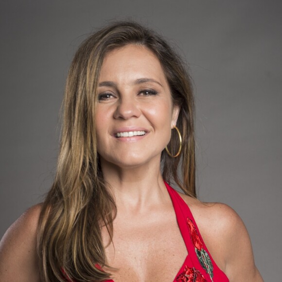 Laureta (Adriana Esteves) questiona Galdino (Narcival Rubens) ao concluir ter sido traída por ele nos próximos capítulos da novela 'Segundo Sol': 'A casa caiu, nem tente se defender! Como Luzia (Giovanna Antonelli) conseguiu isso? Ela lhe comprou com o dinheiro do sócio rico? Quanto você custou?'