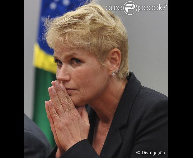 Xuxa pede para que seus fãs intensifiquem as orações por sua mãe, Dona Alda