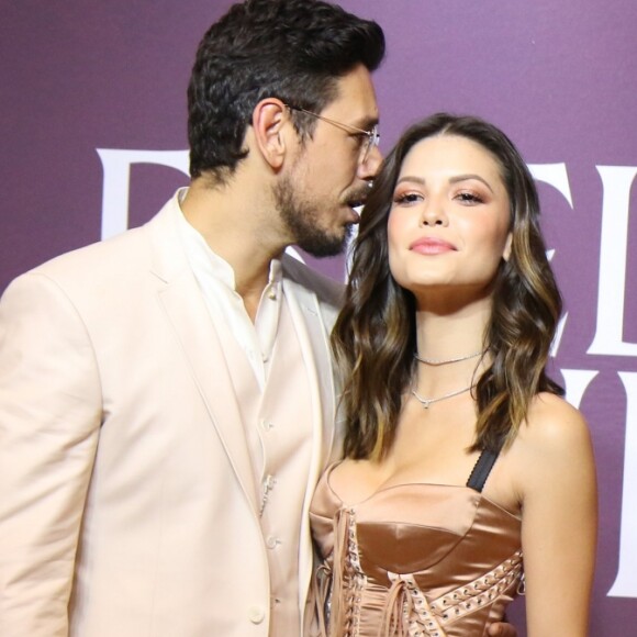 'Estamos juntos trabalhando na novela diariamente. Estou solteira', garantiu Vitória Strada sobre possível romance com João Vicente