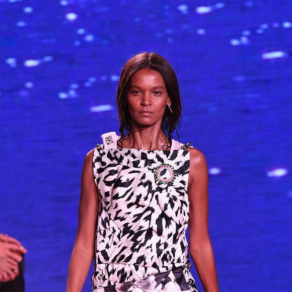 A Calvin Klein trouxe uma versão mais contemporânea de Animal Print em preto e branco
