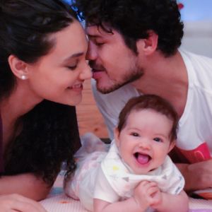 Marido de Débora Nascimento, José Loreto comemorou 5 meses da filha nesta sexta-feira, 14 de setembro de 2018