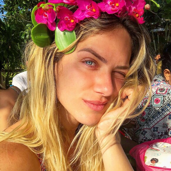 Giovanna Ewbank comemorou aniversário de 32 anos cercada de familiares em Caraíva, na Bahia