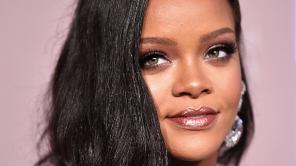 Água micelar é favorita de Rihanna nos cuidados com a pele: saiba como usar!