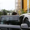 Xuxa deixa hospital onde a mãe, Alda, está internada, no Rio de Janeiro. Junno Andrade acompanhou a apresentadora (13 de agosto de 2014)