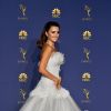 Os looks do tapete vermelho do Emmy Awards, que rolou nesta segunda-feira, 17 de setembro de 2018. Penelope Cruz de look alta-costura da Chanel