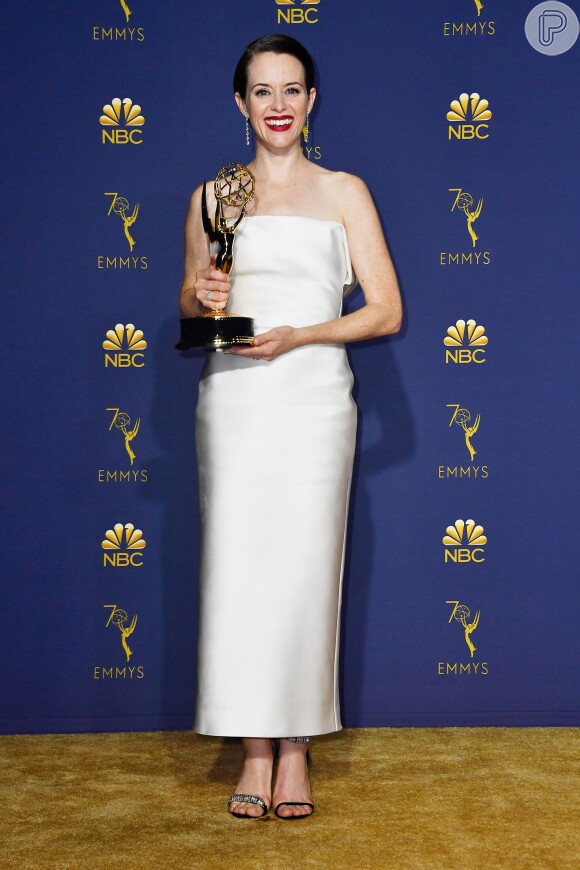 A vencedora do prêmio de melhor atriz dramática, Clare Foy de Calvin Klein by Appointment