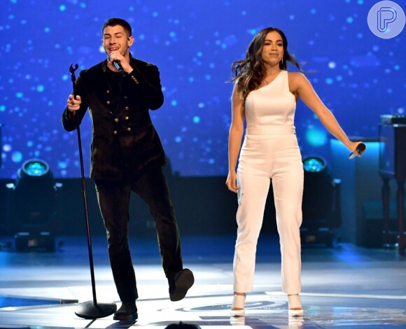 Anitta cantou com Nick Jonas na festa pré-Grammy Latino em 2017