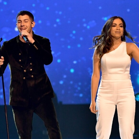 Anitta cantou com Nick Jonas na festa pré-Grammy Latino em 2017
