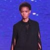 Look minimalista: as franjas apareceram tímidas nas mangas das camisas na grife Calvin Klein na Semana de Moda de Nova York