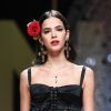 Bruna Marquezine cruzou a passarela da semana de Moda de Milão, na Itália