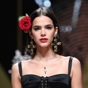 Bruna Marquezine foi um dos destaques do desfile da Dolce & Gabbana, na semana de Moda de Milão, na Itália