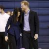 Meghan Markle e Príncipe Harry se abraçam no Coach Core Awards