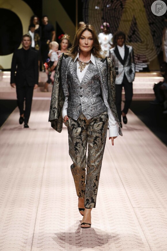 Terninhos feitos com tecido brocado são hit na Dolce & Gabbana