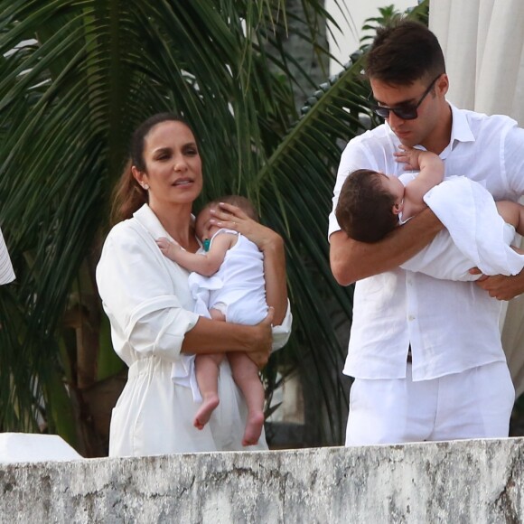 Ivete Sangalo e o marido batizaram as gêmeas Marina e Helena em Salvador, na Bahia