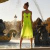 O vestido verde-limão de Marina Ruy Barbosa, de comprimento midi e renda, é assinado pelo estilista escocês Christopher Kane