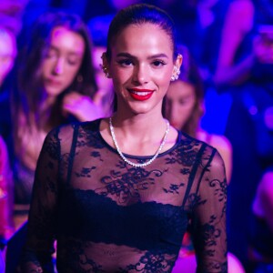 Bruna Marquezine recorda viagem a Milão com foto de lingerie Dolce & Gabbana. Veja o clique em nossa matéria