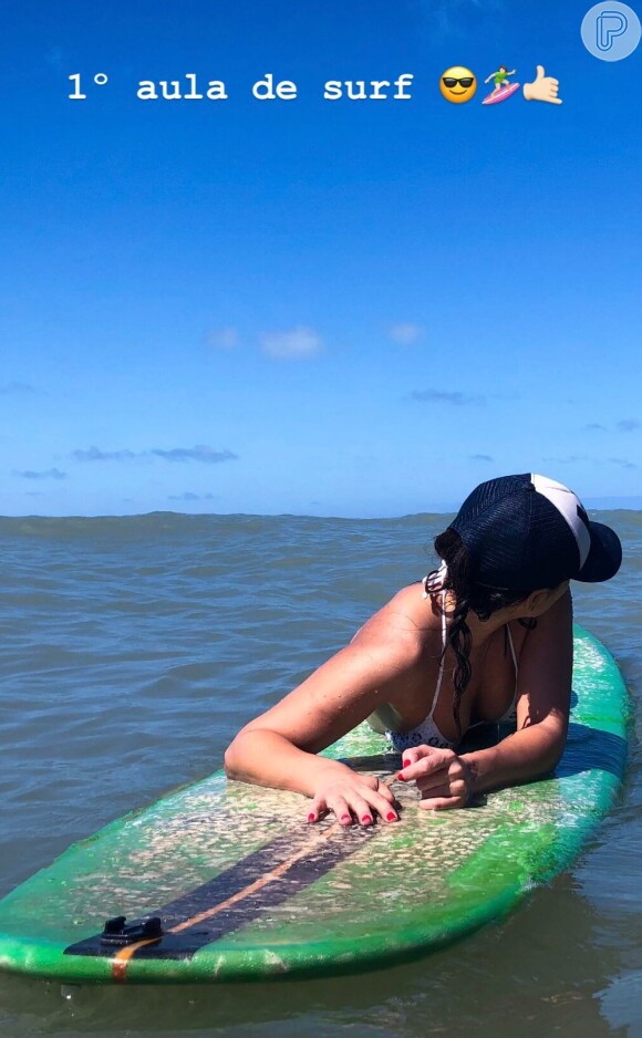 Paula Fernandes contou que está aprendendo a surfar nesta sexta-feira, 28 de setembro de 2018