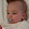 Alexandre Jr. de 5 meses, é filho de Ana Hickmann e Alexandre Corrêa. No batizado, o menino usou uma roupa toda branca e uma chupeta cravejada de cristais brancos e azuis